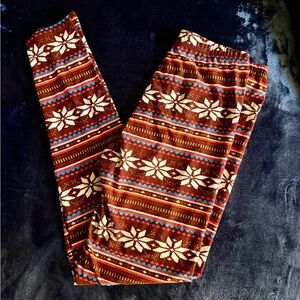 Women's Snowflake Patterned Leggings - Brown & Cream